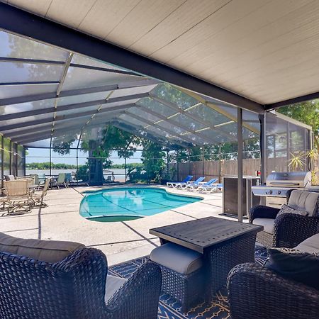 Waterfront Gem With Pool, Dock And Lanai In Tampa! Villa Exterior photo